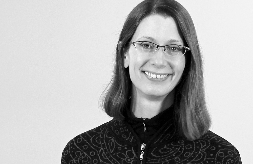 A headshot of Isa Dolski